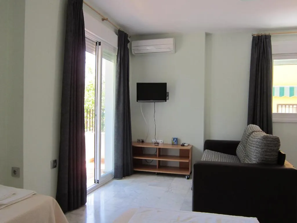 Apartahotel Dona Reyes contacts